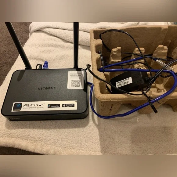 Netgear AC750 Dual Band WiFi Router Model R6020 - Picture 3 of 3